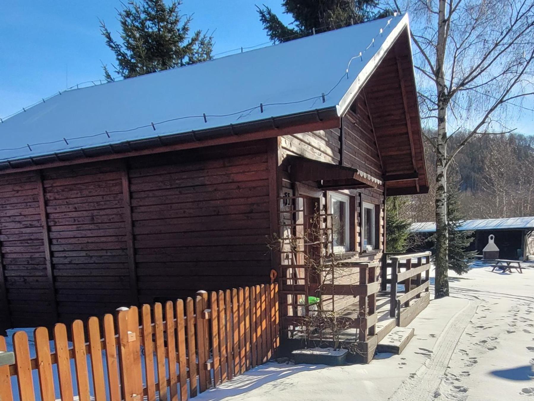 Stanica Pod Zadzierna Domki Caloroczne Любавка Экстерьер фото